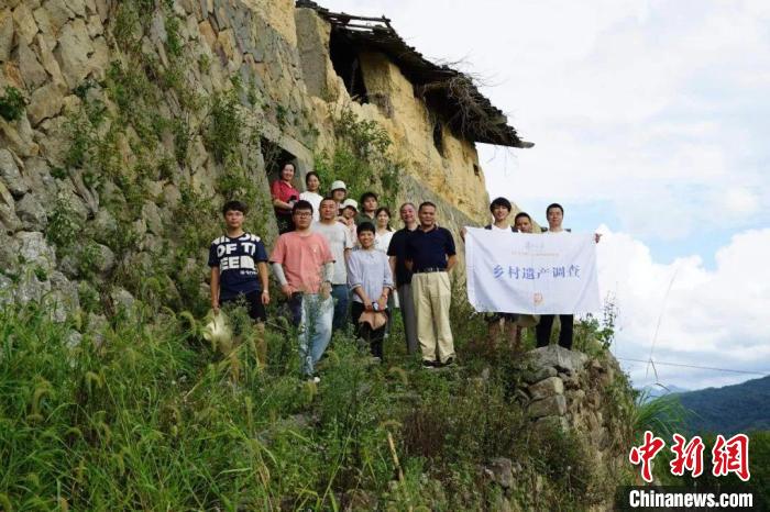 杜曉帆與該中心教師團(tuán)隊(duì)調(diào)研足跡遍布全中國各省市800多個城鄉(xiāng)聚落、文化景觀等?！?fù)旦大學(xué)國土與文化資源研究中心供圖