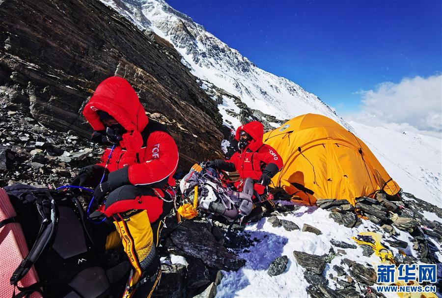 （新華視界）（2）2020珠峰高程測量登山隊向海拔8300米進發(fā)