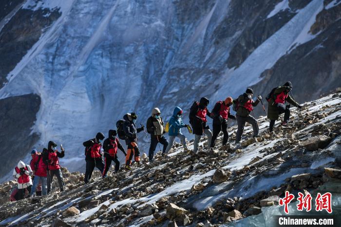 在西藏5000米以上獨(dú)立山峰舉行登山活動(dòng)需提前一個(gè)月申請(qǐng)