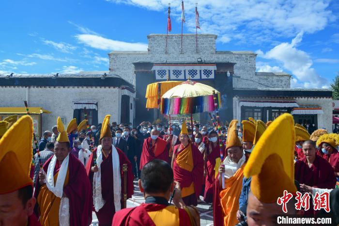 8月8日，全國政協(xié)常委、中國佛教協(xié)會副會長、中國佛協(xié)西藏分會會長班禪額爾德尼·確吉杰布從拉薩回到駐錫地扎什倫布寺。 <a target='_blank' ><p  align=