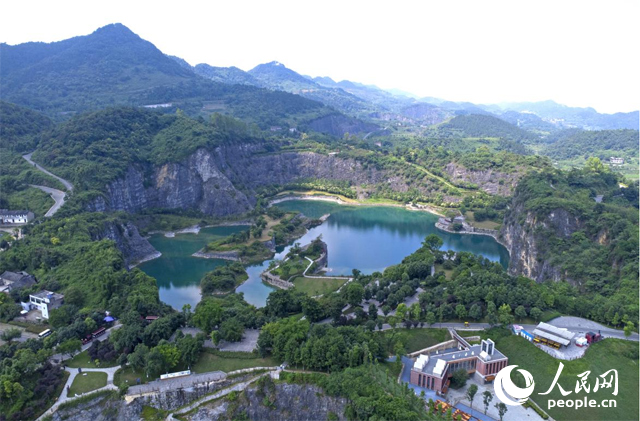 由廢棄礦山改建成的銅鑼山礦山公園。人民網(wǎng)記者 劉祎攝