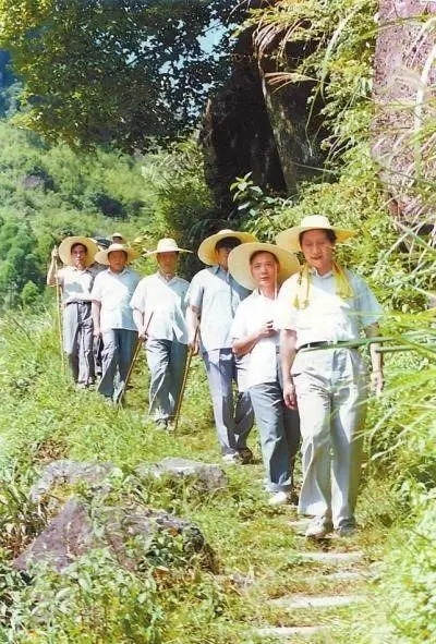 1989年7月，習近平在壽寧縣山村。