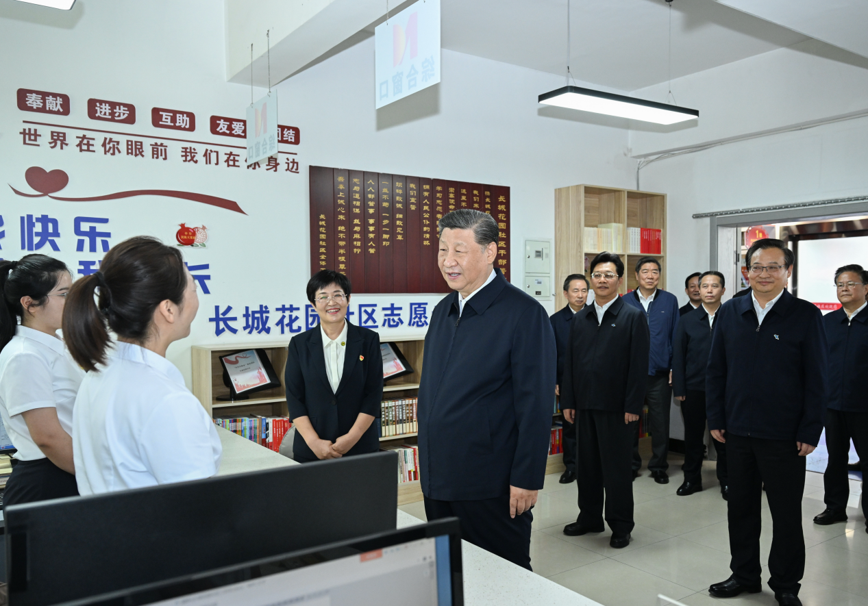 2024年6月19日，習近平總書記來到寧夏銀川市金鳳區(qū)長城花園社區(qū)考察。