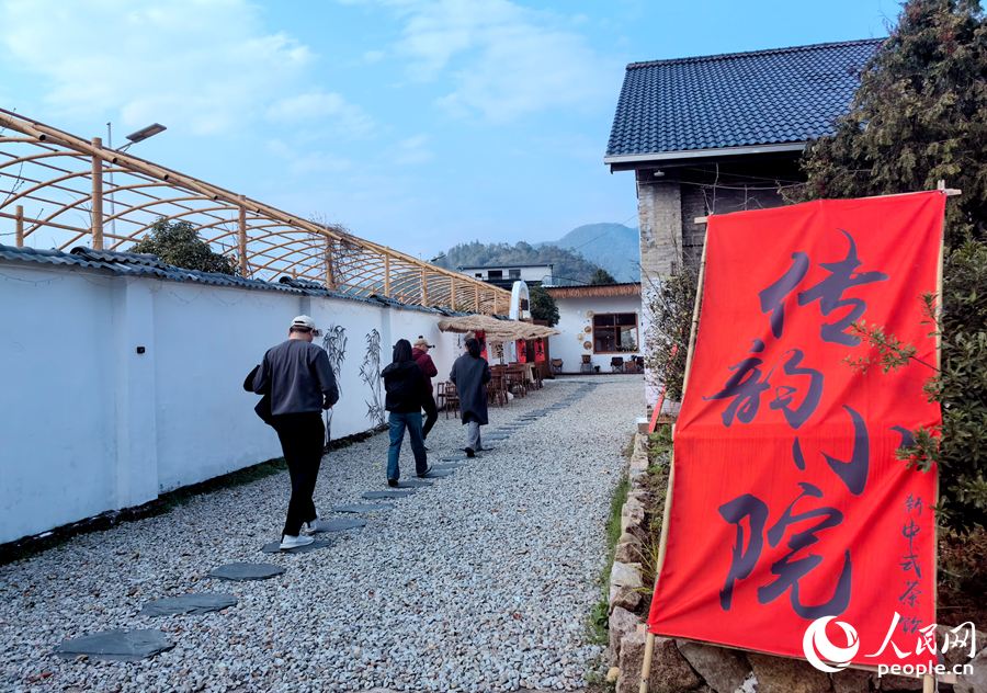舊茶廠改造后的“傳韻小院”新中式茶館。人民網(wǎng)記者 林曉麗攝