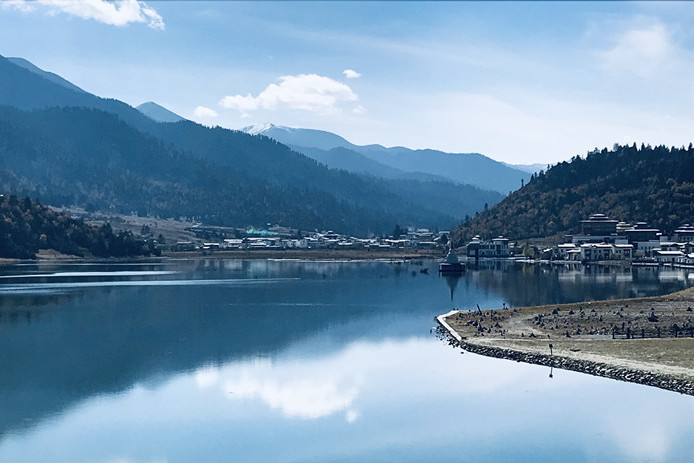 圖為從扎塘魯措湖畔眺望魯朗全景.jpg