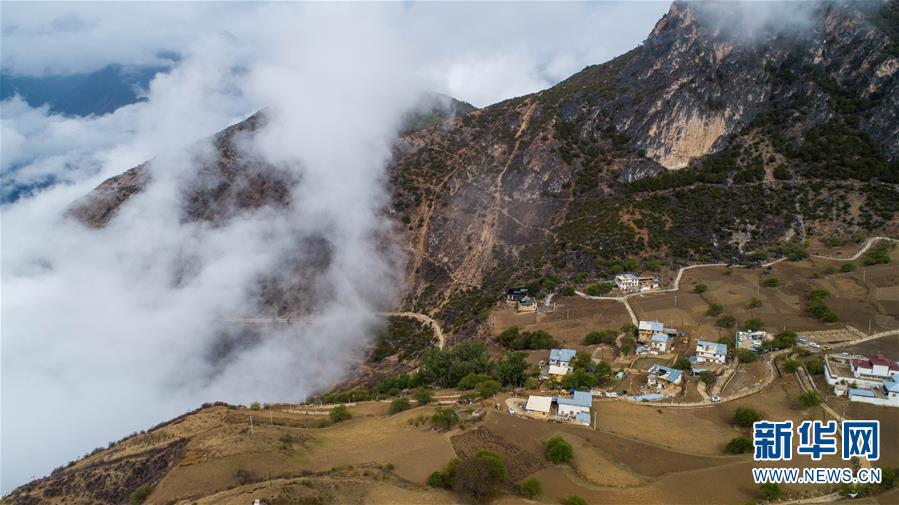 (決戰(zhàn)決勝脫貧攻堅(jiān)·聚焦三區(qū)三州·圖文互動)(1)拓展新天地——云南迪慶藏區(qū)“新產(chǎn)業(yè)”掠影