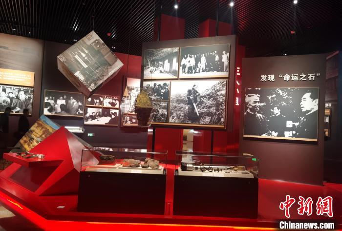 圖為紀(jì)念館內(nèi)部一角?！《∮衩?攝