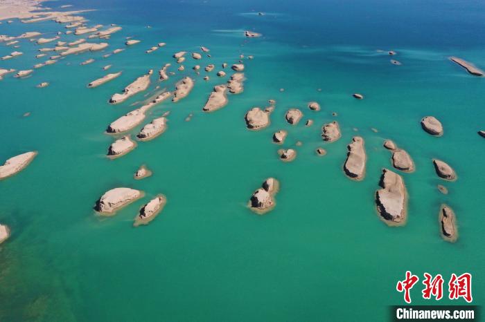 航拍青海大柴旦烏素特水上雅丹奇特景觀?！●R銘言 攝