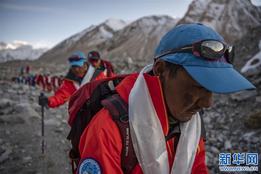 （2020珠峰高程測量）（1）2020珠峰高程測量登山隊全體隊員安全返回大本營