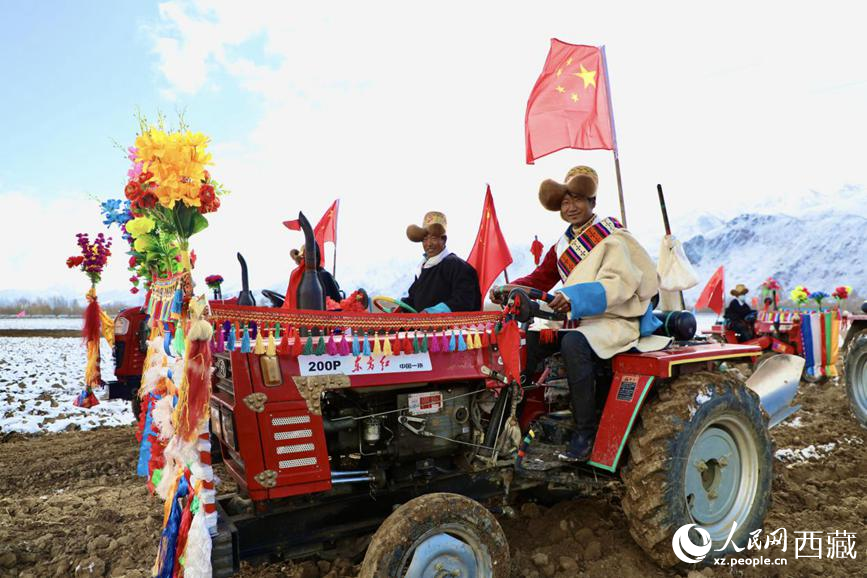 拉薩市墨竹工卡縣唐加鄉(xiāng)莫沖村的春耕儀式現(xiàn)場。人民網(wǎng) 次仁羅布攝