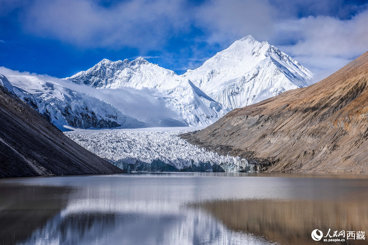 珠峰冰川位于日喀則市定日縣。
