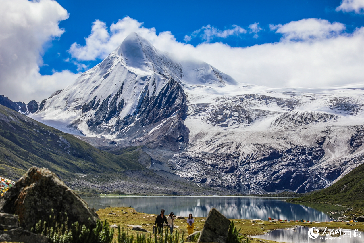 薩普冰川位于那曲東部比如縣境內。