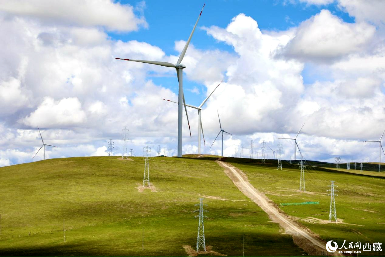 西藏那曲市色尼區(qū)的歐瑪亭嘎風(fēng)電場。