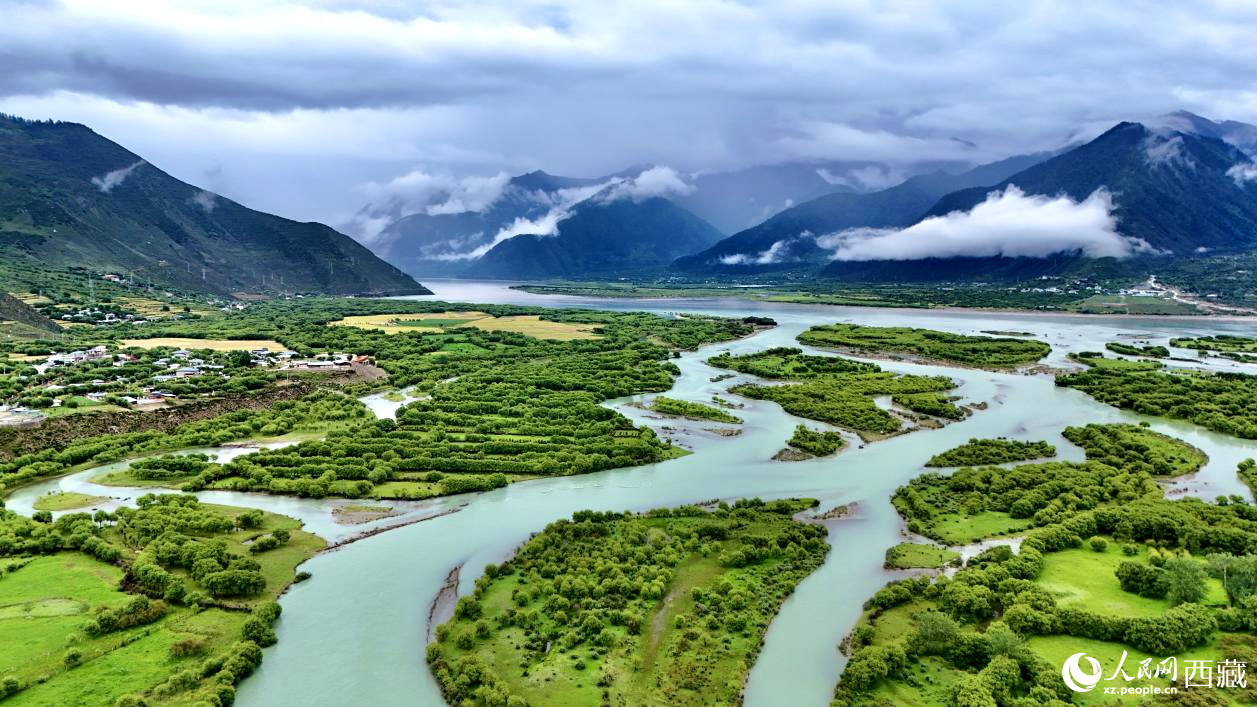 西藏林芝市雅尼國家濕地公園風(fēng)景如畫。